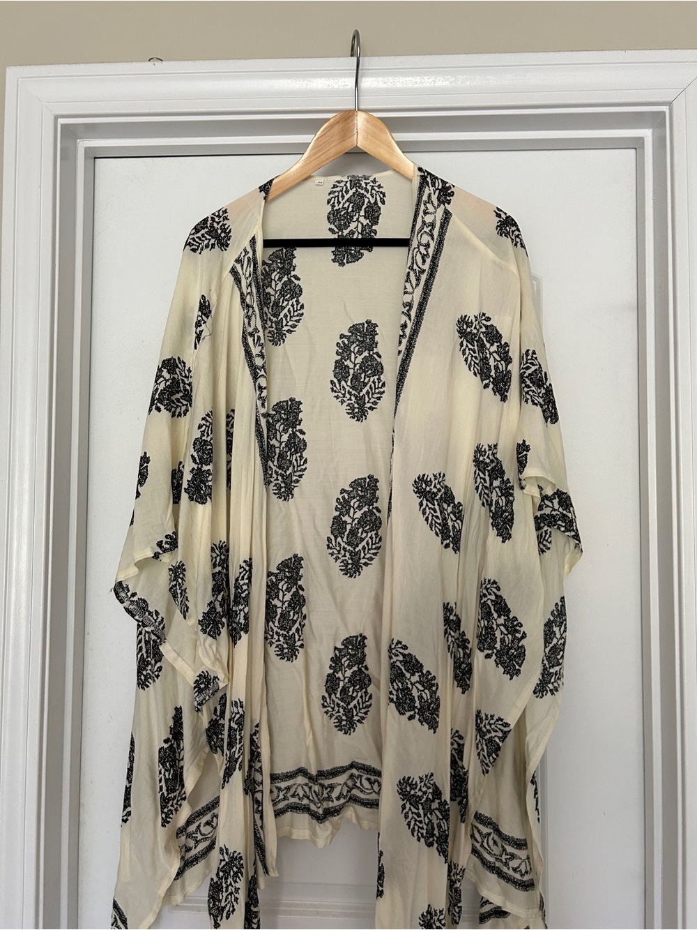 Women's Black & Cream Printed Kimono